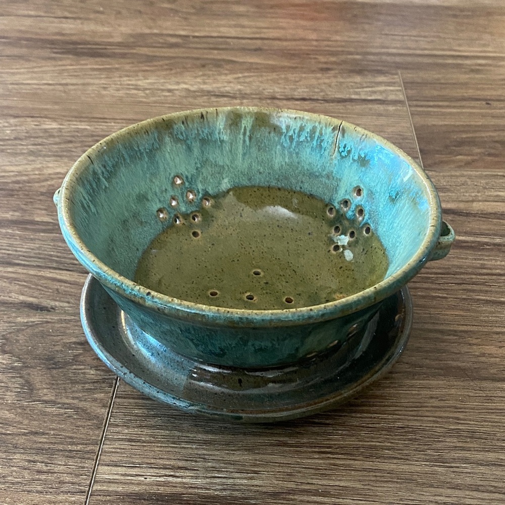 Dawn Christy pottery green glazed mini colander berry bowl w drip plate. flaw